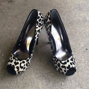 Open toed leopard sequence heels